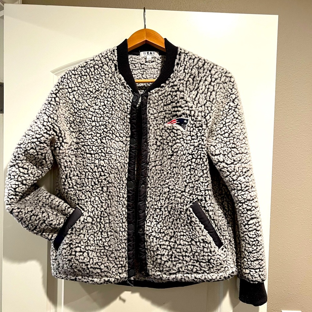 Wear by Erin Andrews New England patriots women jacket sweatshirt.